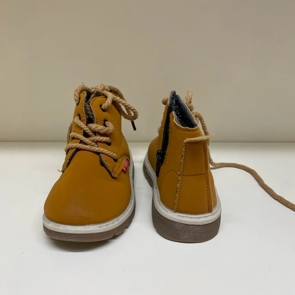 Toddler Boots size 10.5 - Picture 2 of 3